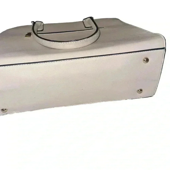 Structured Shoulder Bag. Very pretty! - Picture 11 of 14